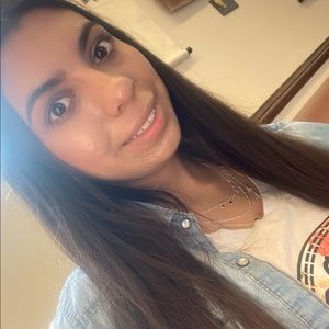 Meet your Posher, Alondra